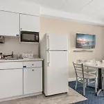 Adventurer Oceanfront Inn