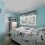 7203 Atlantic Ave, Unit 101