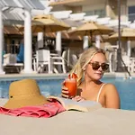 Reges Oceanfront Resort