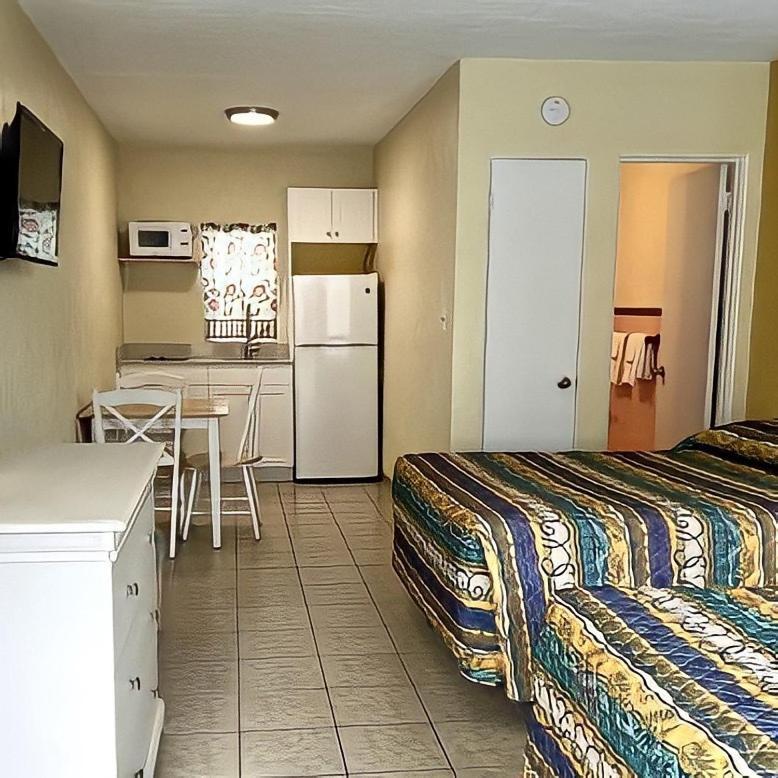 Colony Motel