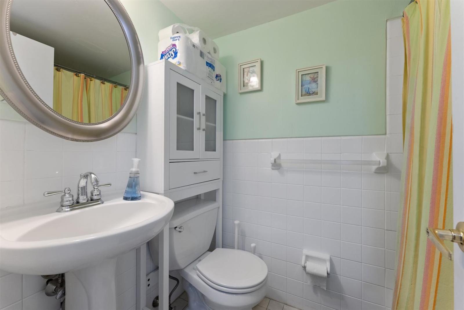 7203 Atlantic Ave, Unit 101