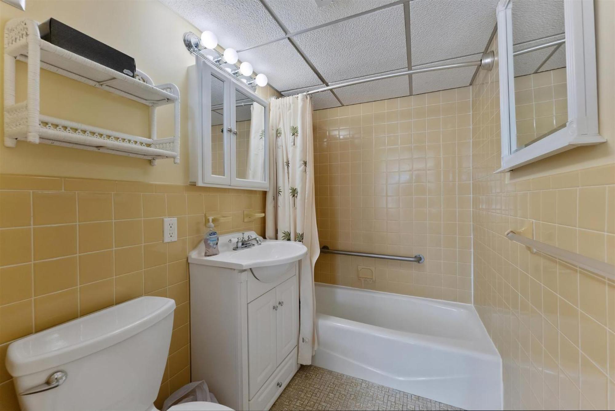 Apartment 404 E Denver Ave, Unit 216 *