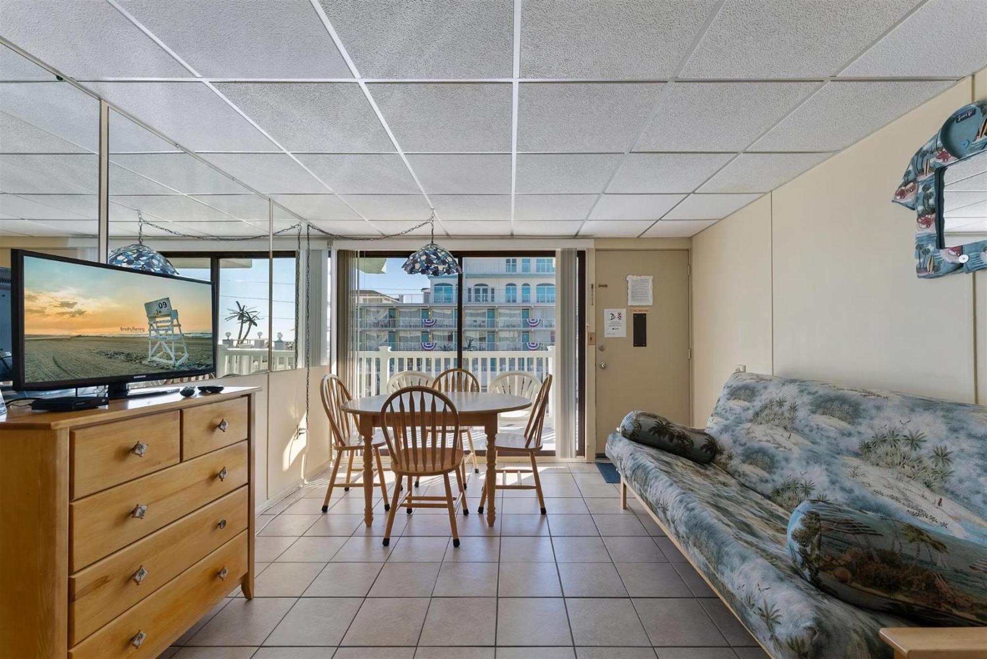 404 E Denver Ave, Unit 216 *
