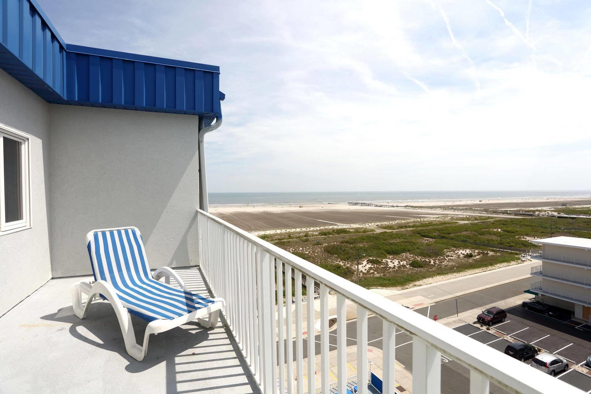 Adventurer Oceanfront Hotel 3*