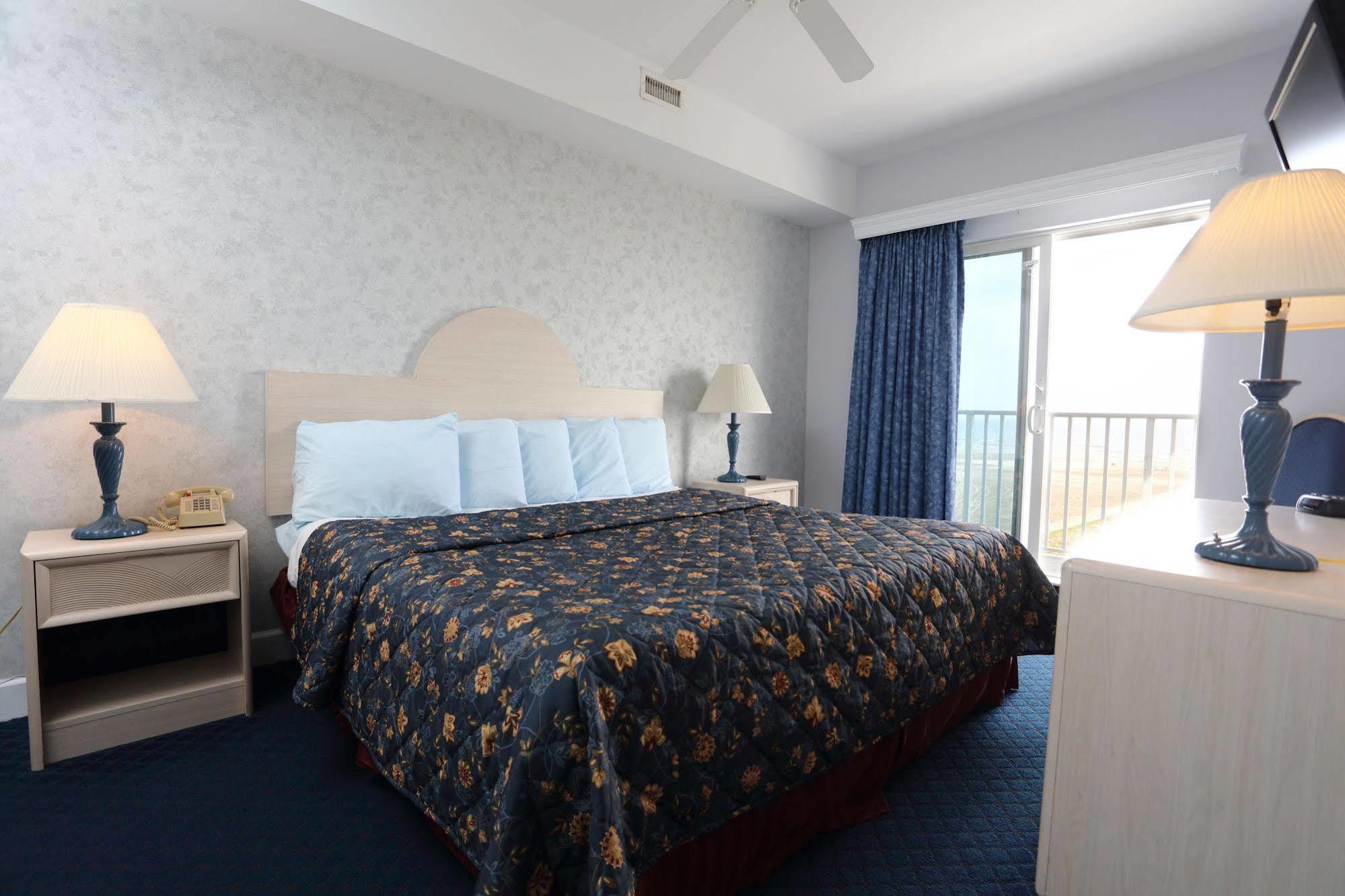 Adventurer Oceanfront Hotel 3*