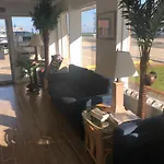 Gold Crest Motel