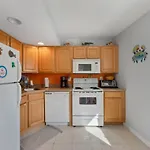 7203 Atlantic Ave, Unit 208