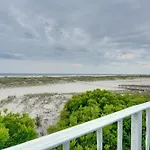 Cozy Oceanfront Condo With Pool And Beach Access!