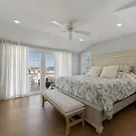 7011 Pacific Ave