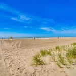 Sun-Soaked Wildwood Getaway, 6 Mi To Cape May!