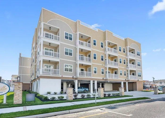 Residence 103N At The Sandcastle Condominiums
