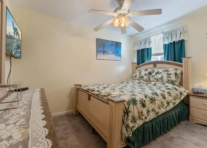 7203 Atlantic Ave, Unit 208