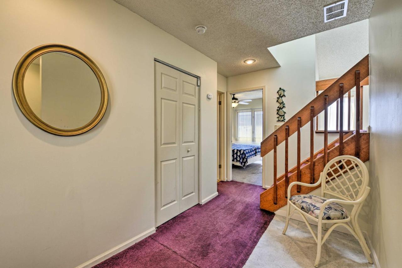 Townhome With Balcony Less Than 1 Mi To Bch!