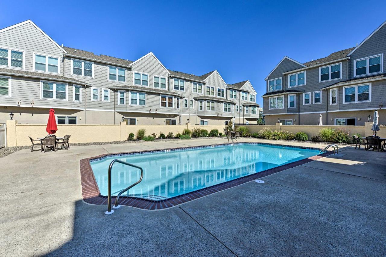 Townhome With Balcony Less Than 1 Mi To Bch!