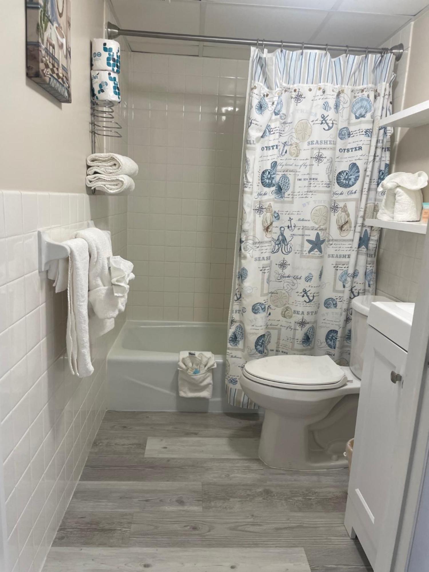 Acacia Beachfront Motel 2*
