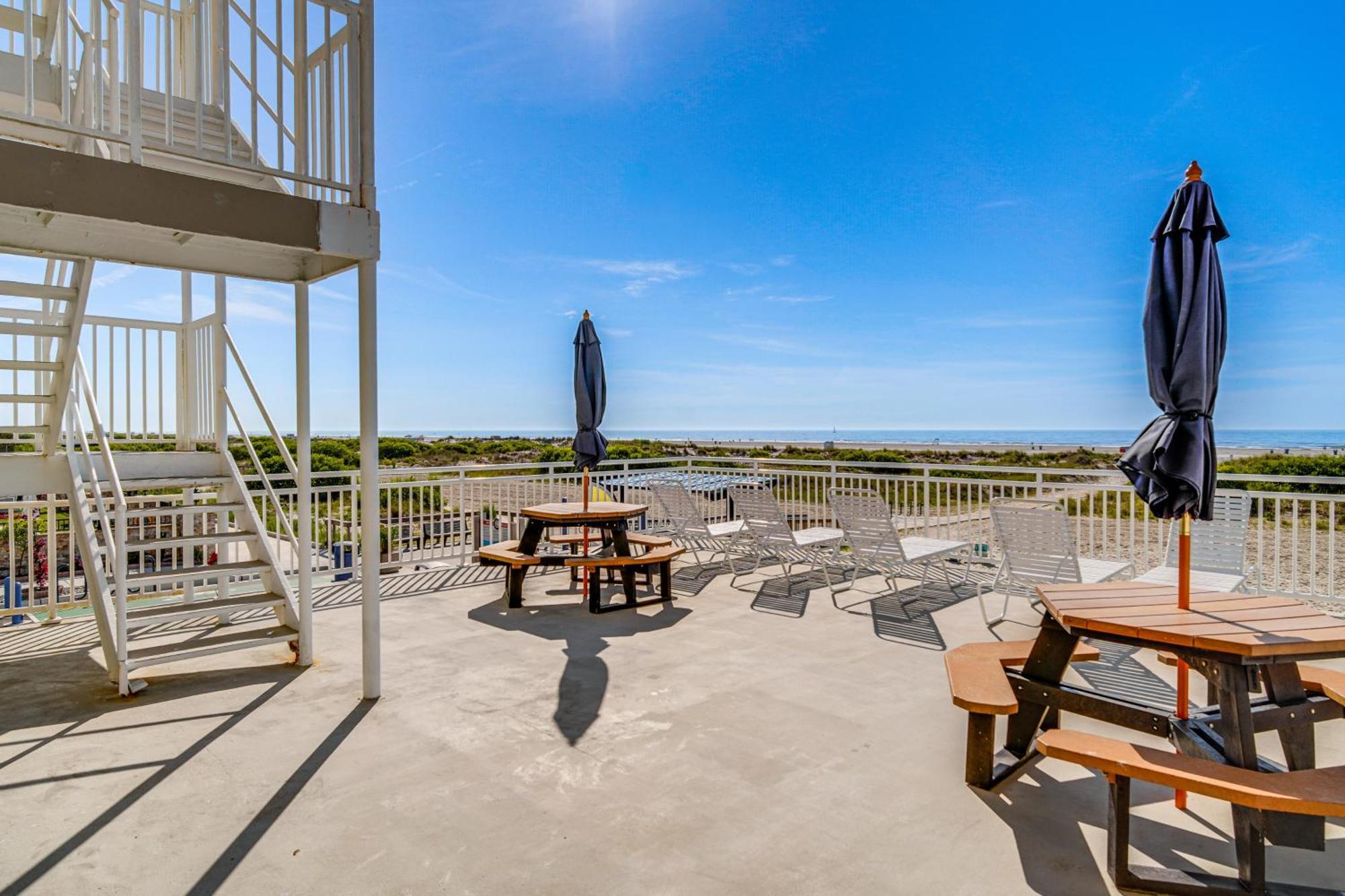 Sun-soaked Wildwood Getaway, 6 Mi To Cape May! Apartment *