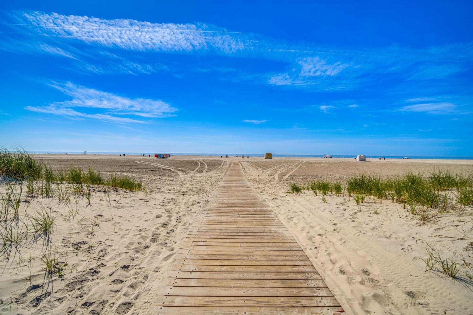 Apartment Sun-soaked Wildwood Getaway, 6 Mi To Cape May! Wildwood Crest