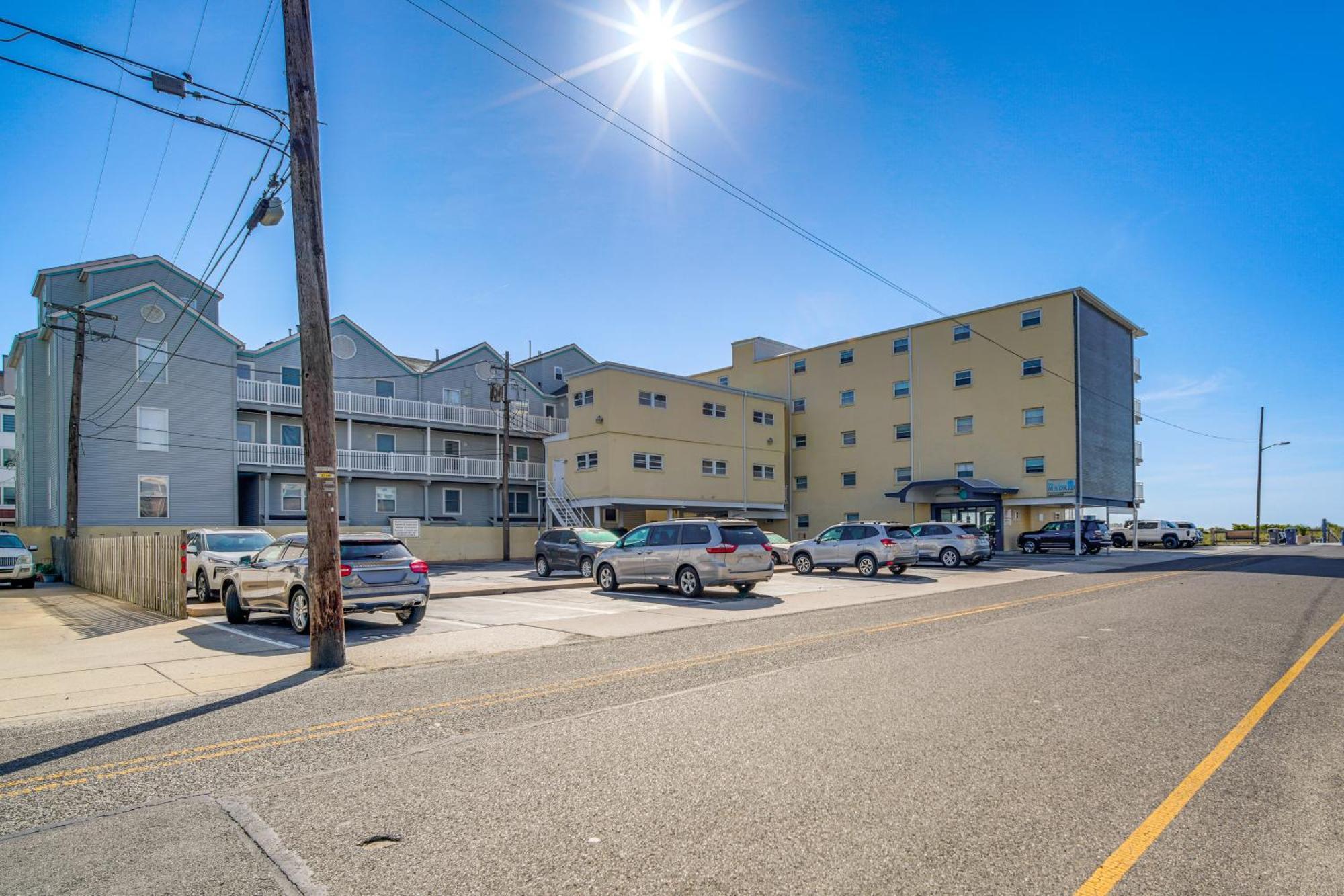 Sun-soaked Wildwood Getaway, 6 Mi To Cape May! Apartment *