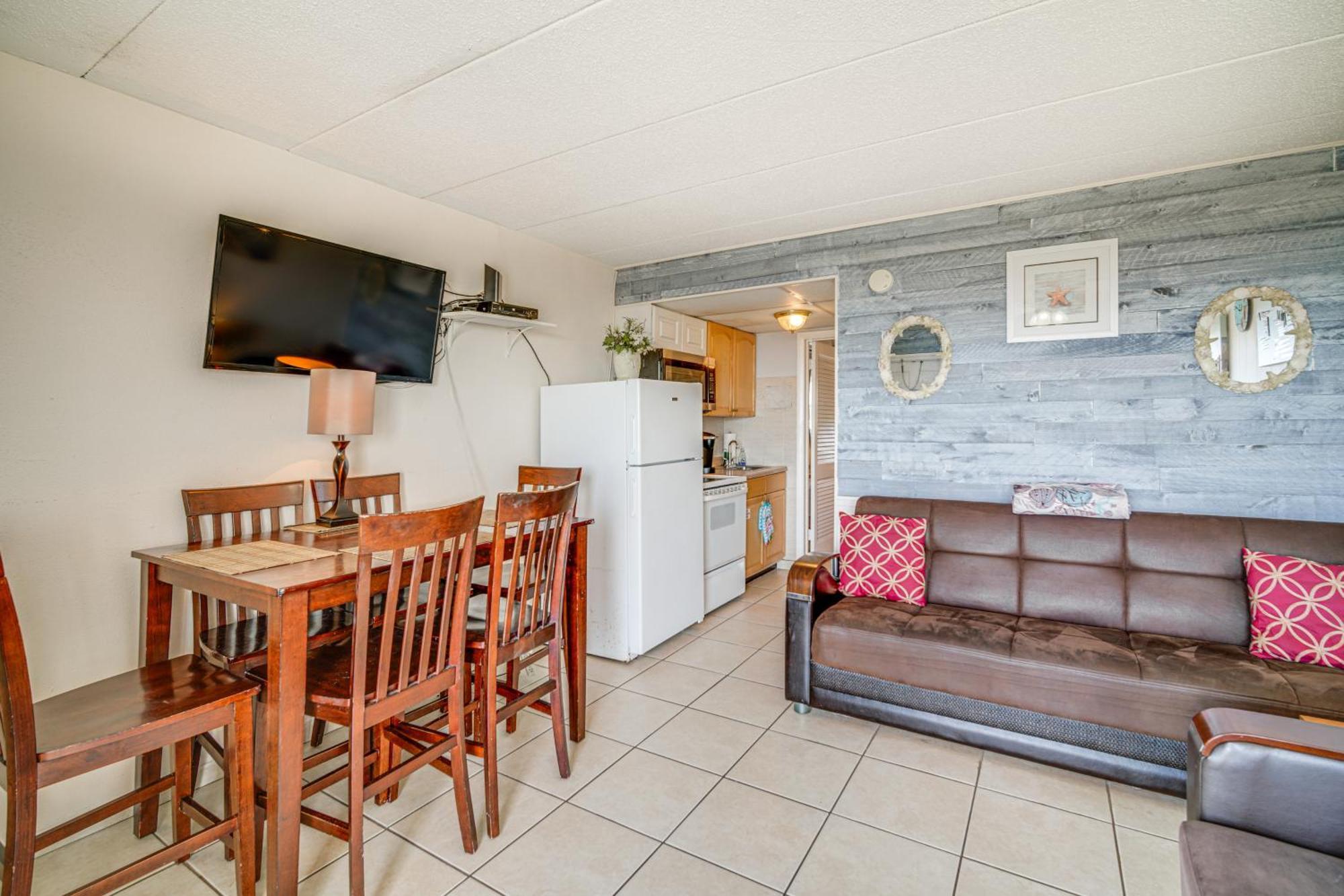 Sun-soaked Wildwood Getaway, 6 Mi To Cape May! Apartment Wildwood Crest