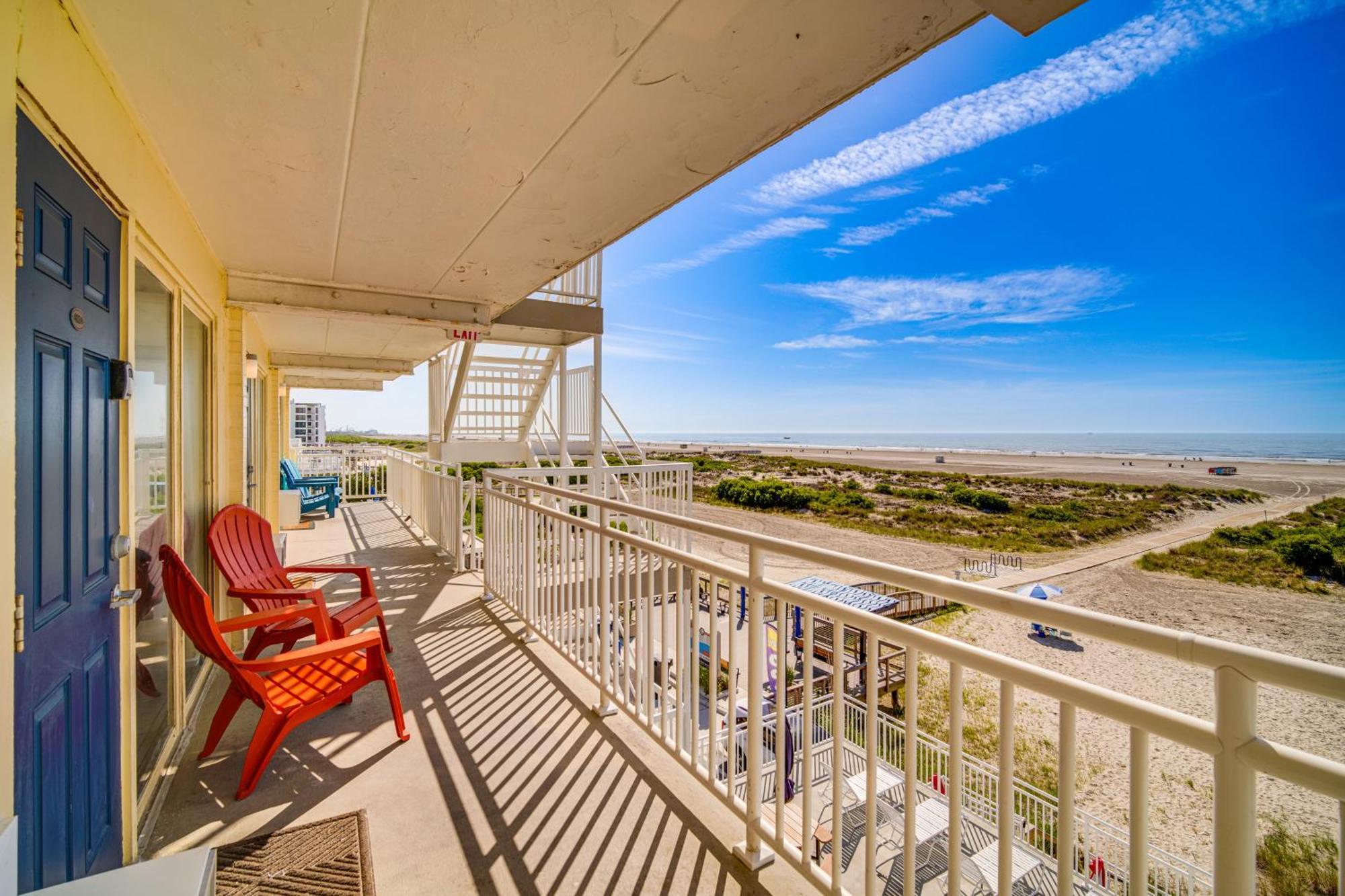 Sun-soaked Wildwood Getaway, 6 Mi To Cape May! *