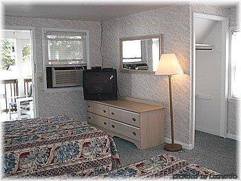 Cozy Crest Motel