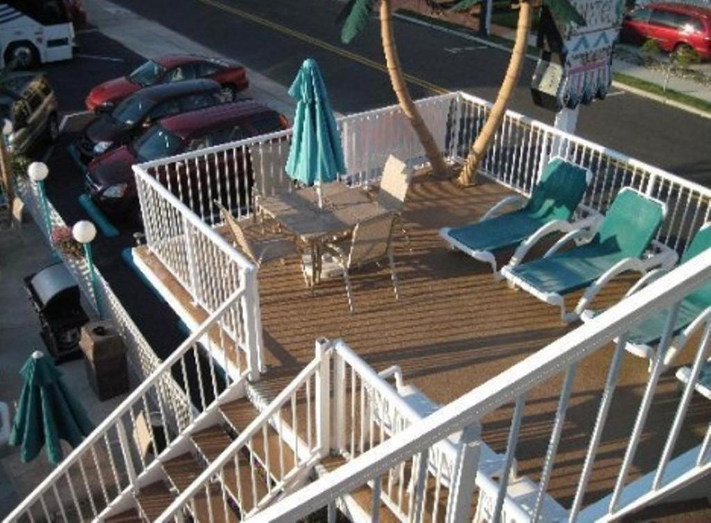 Aztec Motel