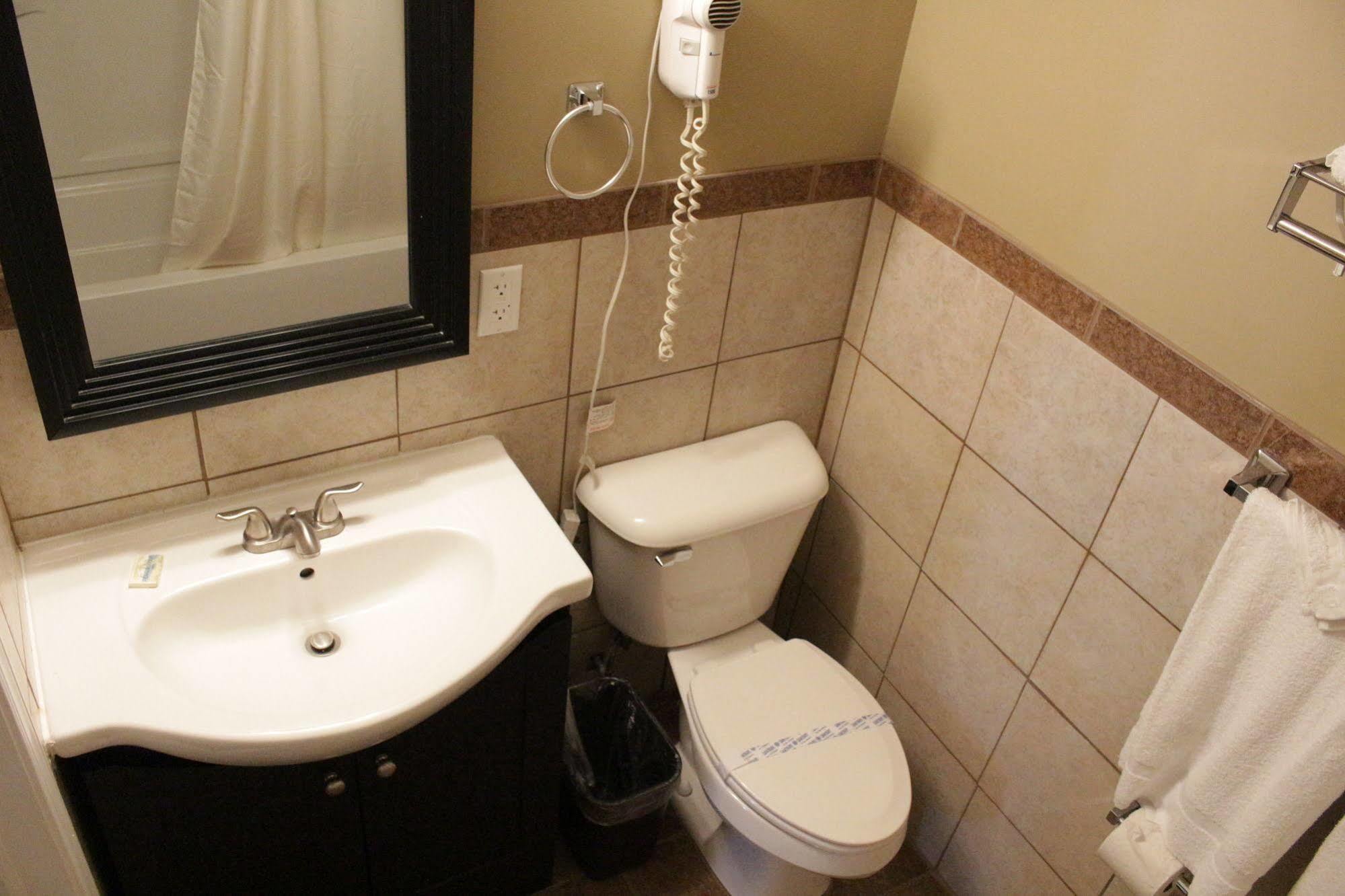 Cozy Crest Motel 2*