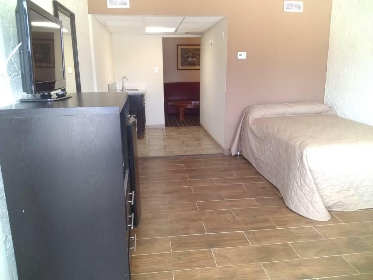 Cozy Crest Motel 2*
